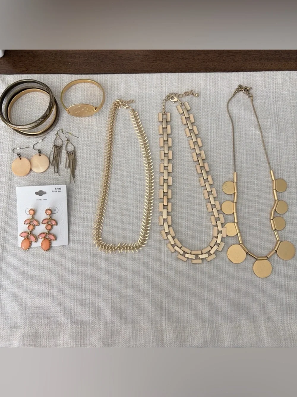 Jewelry lot Gold-Tone Bracelets, Earrings, Necklace - Women’s Statement Jewelry - Picture 1 of 5